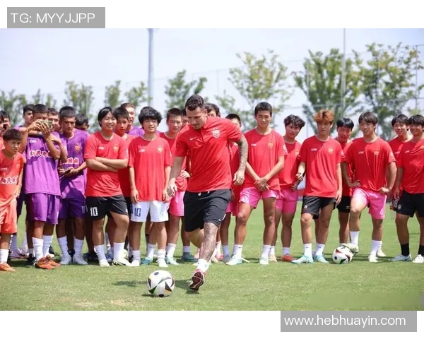 足球全能球星解析：从技术到领导力他如何成为场上的绝对核心